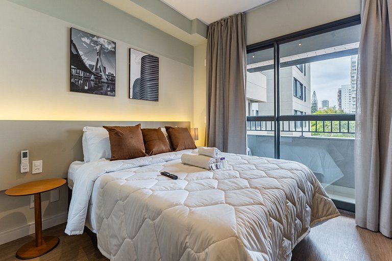 Belo studio C/varanda e cama queen no Brooklin