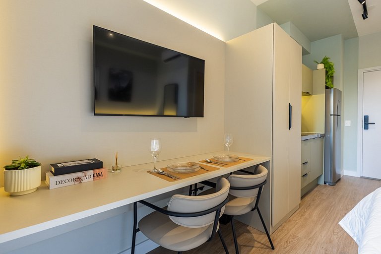 Belo studio C/varanda e cama queen no Brooklin