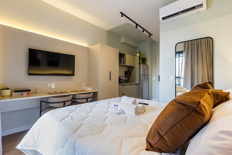 Belo studio C/varanda e cama queen no Brooklin
