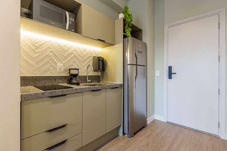 Belo studio C/varanda e cama queen no Brooklin
