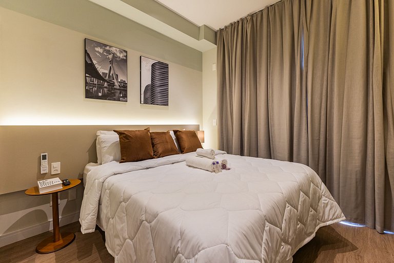 Belo studio C/varanda e cama queen no Brooklin
