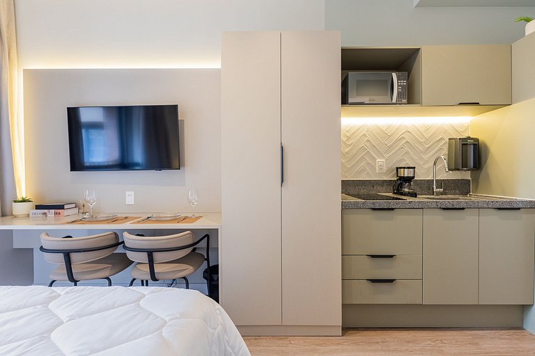 Belo studio C/varanda e cama queen no Brooklin