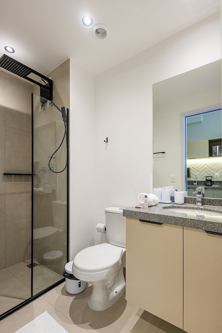 Belo studio C/varanda e cama queen no Brooklin