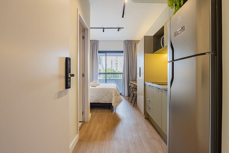 Belo studio C/varanda e cama queen no Brooklin