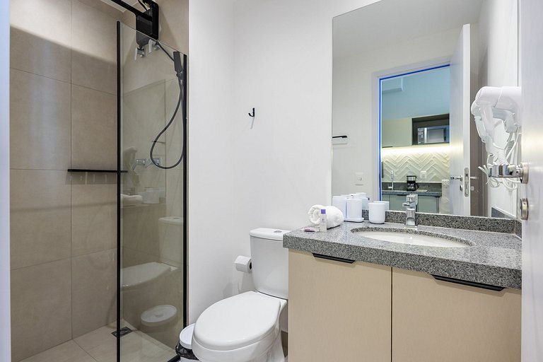 Belo studio C/varanda e cama queen no Brooklin