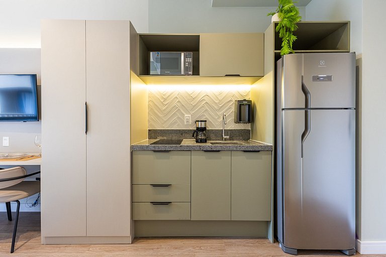 Belo studio C/varanda e cama queen no Brooklin