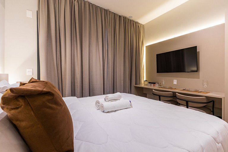 Belo studio C/varanda e cama queen no Brooklin