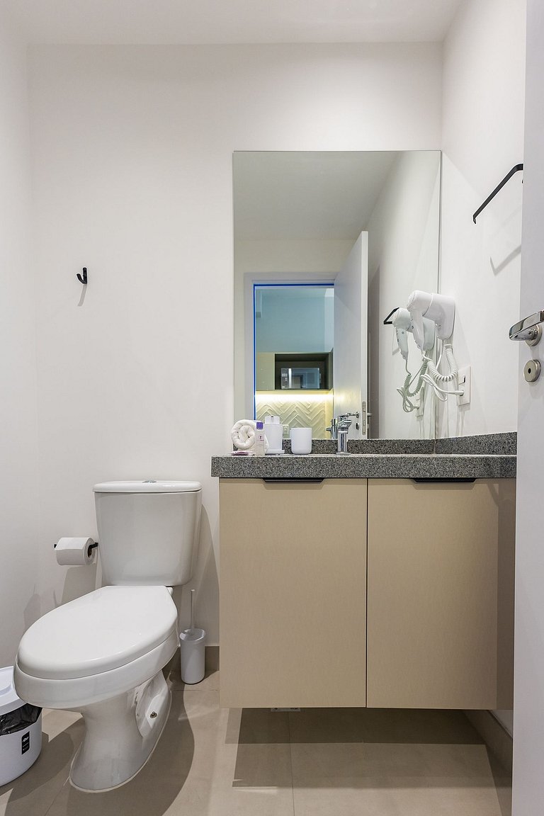 Belo studio C/varanda e cama queen no Brooklin