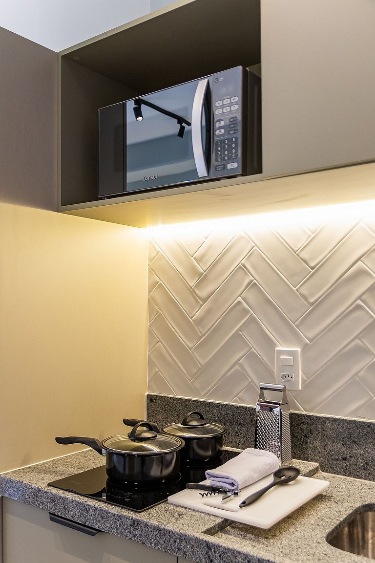 Belo studio C/varanda e cama queen no Brooklin