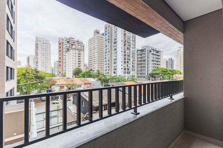 Belo studio C/varanda e cama queen no Brooklin