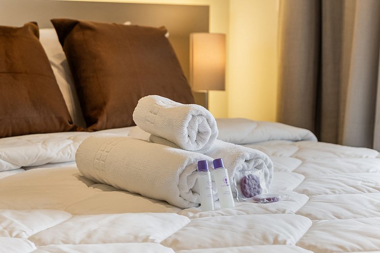 Belo studio C/varanda e cama queen no Brooklin