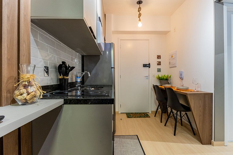 Charmoso studio com cama queen em Pinheiros