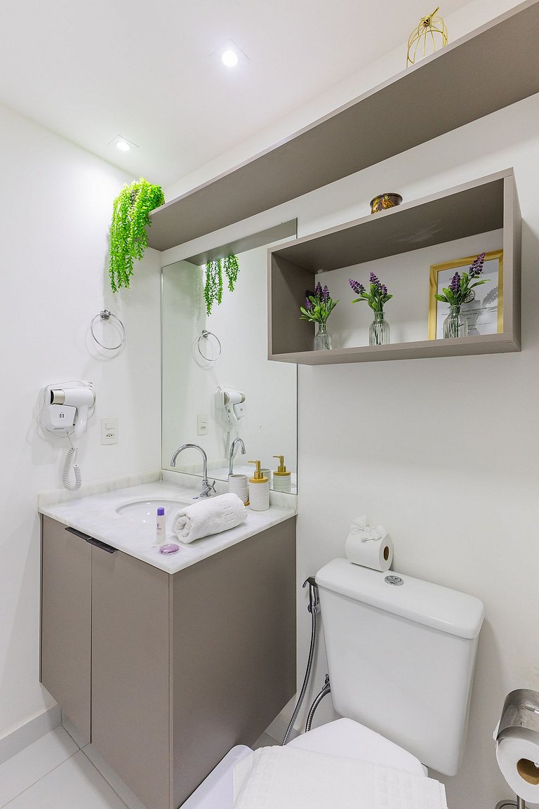 Charmoso studio com cama queen em Pinheiros