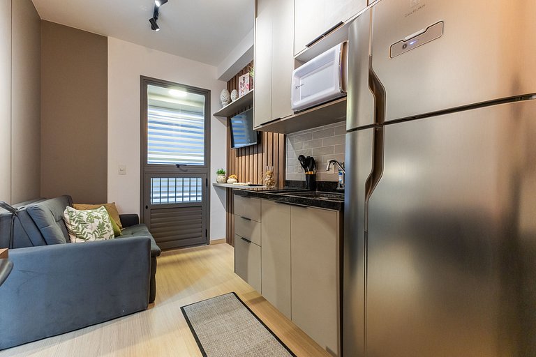 Charmoso studio com cama queen em Pinheiros