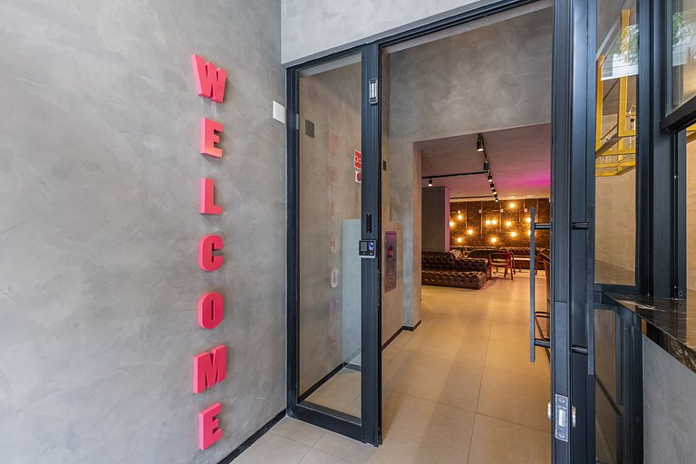 Belo studio C/varanda na Alameda Itu