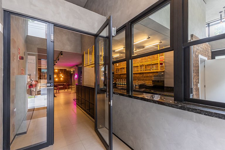 Belo studio C/varanda na Alameda Itu