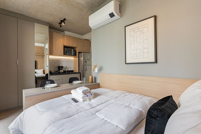 Belo studio C/varanda na Alameda Itu