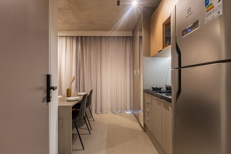 Belo studio C/varanda na Alameda Itu