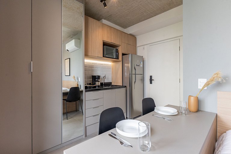 Belo studio C/varanda na Alameda Itu