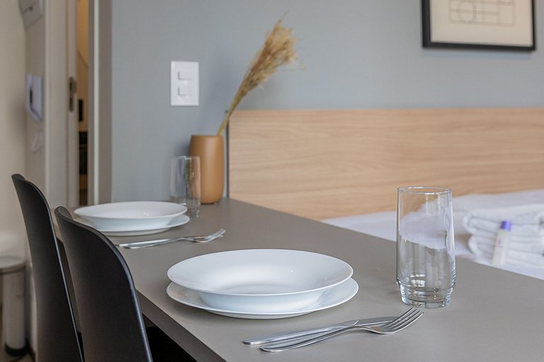 Belo studio C/varanda na Alameda Itu