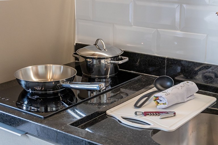 Belo studio C/varanda na Alameda Itu