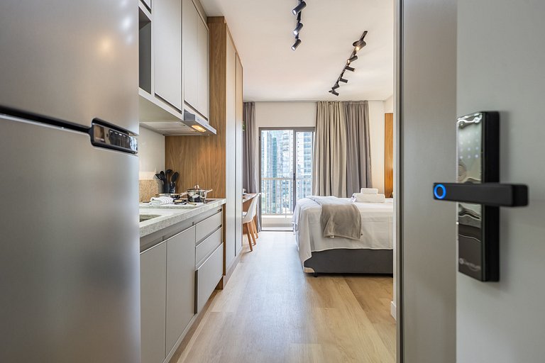 Studio C/ cama Queen na Faria Lima