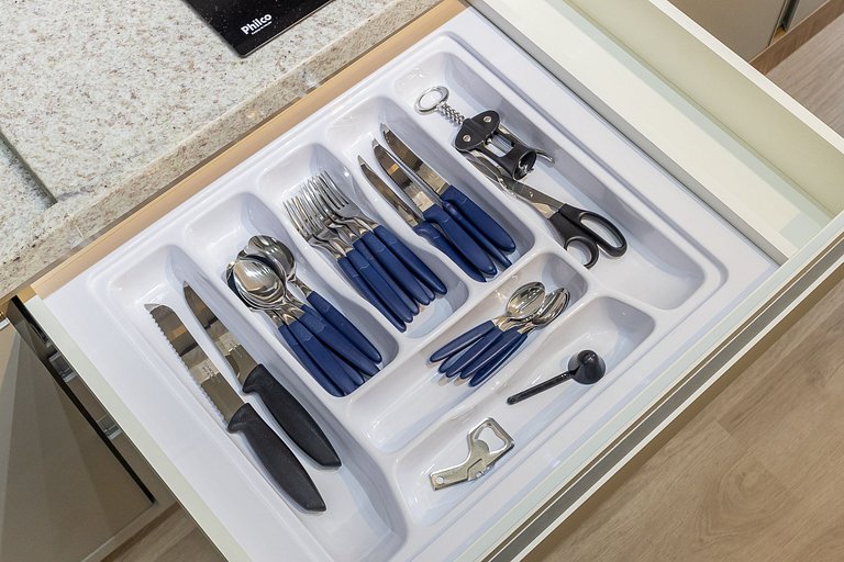 Studio C/ cama Queen na Faria Lima