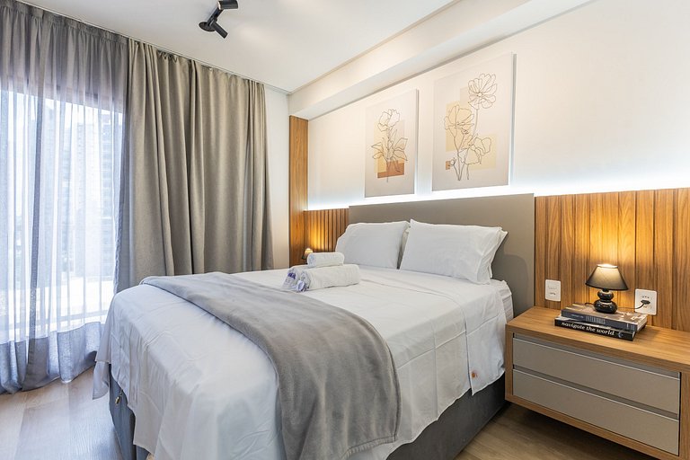 Studio C/ cama Queen na Faria Lima