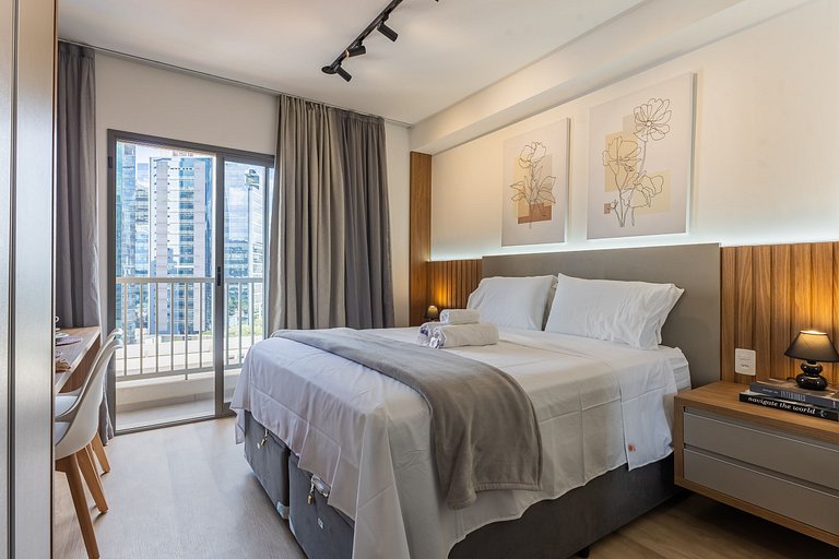 Studio C/ cama Queen na Faria Lima