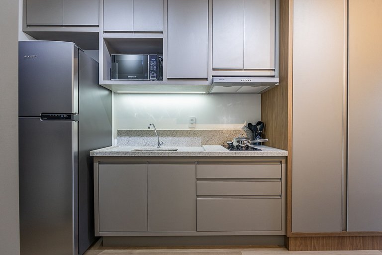 Studio C/ cama Queen na Faria Lima