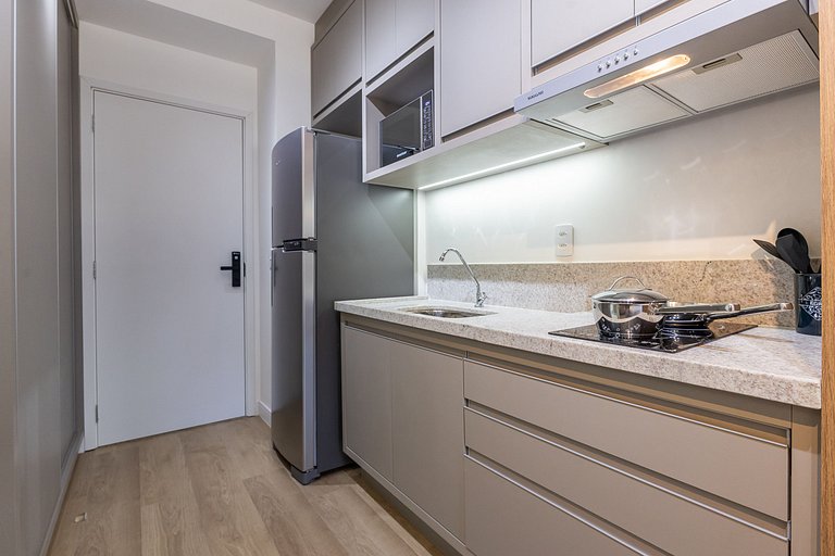 Studio C/ cama Queen na Faria Lima