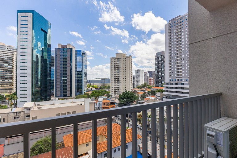 Studio C/ cama Queen na Faria Lima