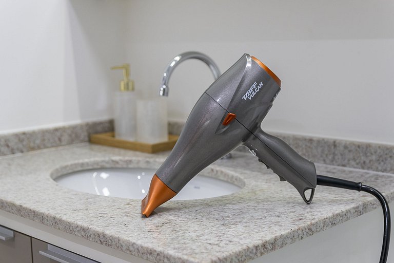 Studio C/ cama Queen na Faria Lima