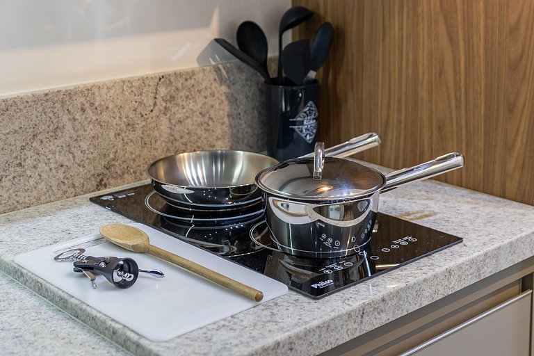 Studio C/ cama Queen na Faria Lima