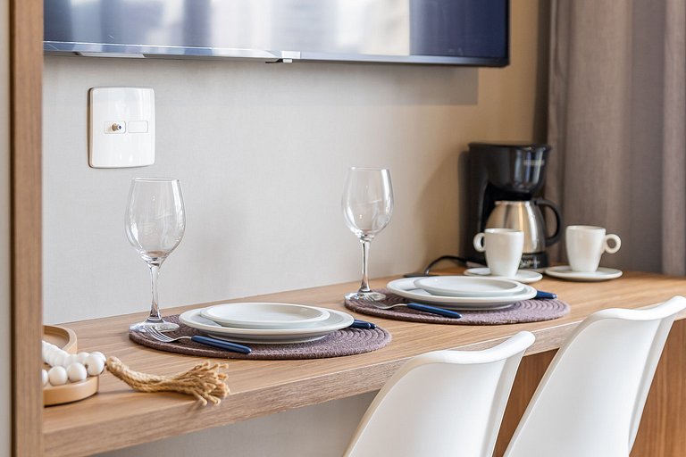 Studio C/ cama Queen na Faria Lima