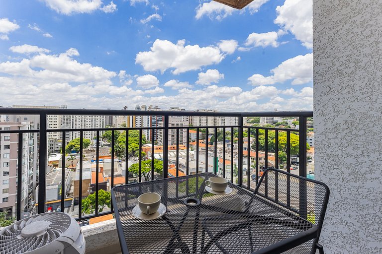 Charmoso apto com varanda no coração de Moema