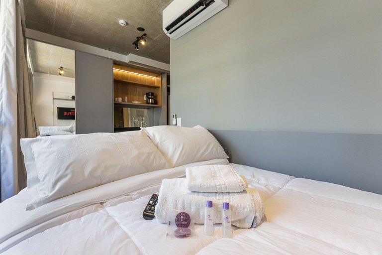 Lindo studio C/varanda na alameda Itu