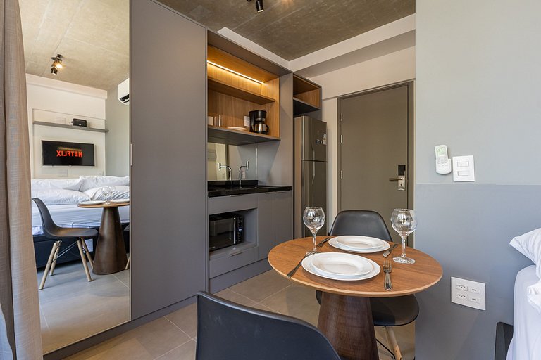 Lindo studio C/varanda na alameda Itu