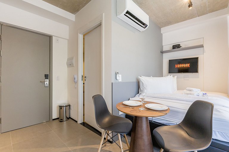 Lindo studio C/varanda na alameda Itu