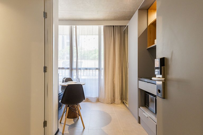 Lindo studio C/varanda na alameda Itu