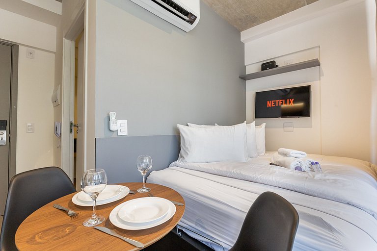 Lindo studio C/varanda na alameda Itu