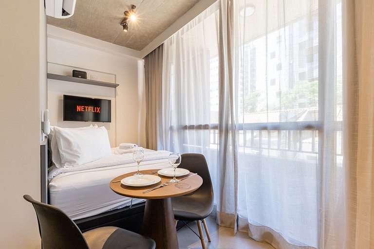 Lindo studio C/varanda na alameda Itu