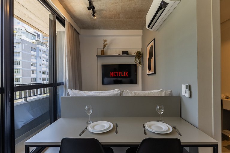 Studio com varanda na Alameda Itu