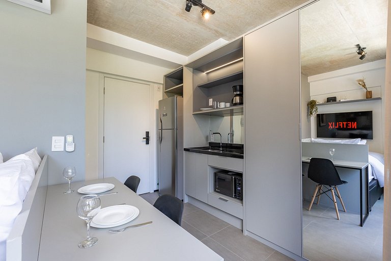 Studio com varanda na Alameda Itu