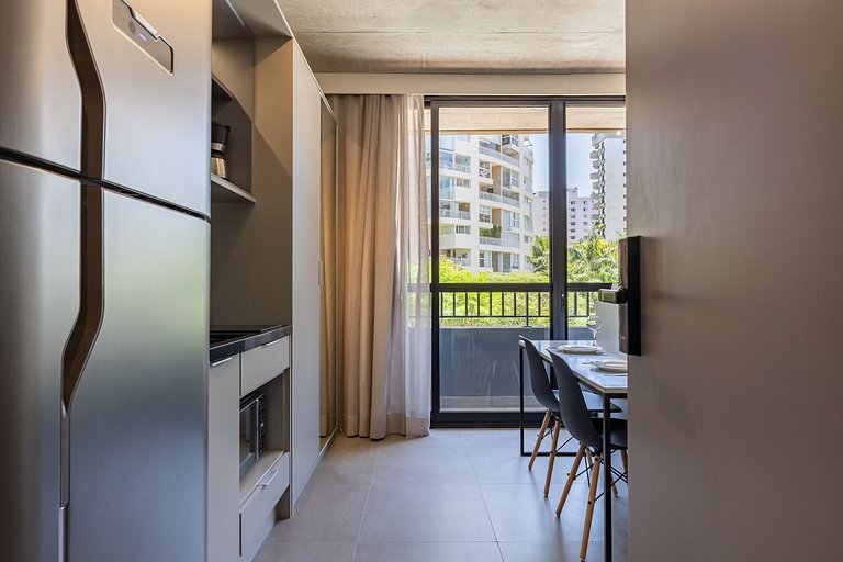 Studio com varanda na Alameda Itu