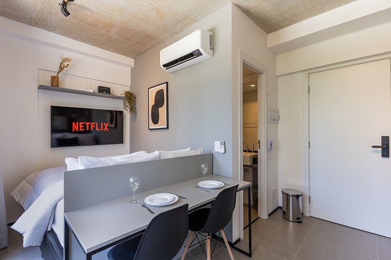 Studio com varanda na Alameda Itu