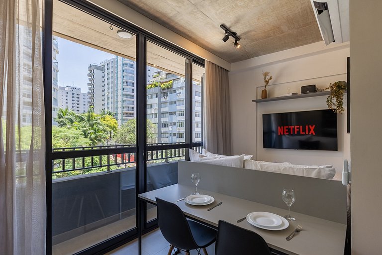 Studio com varanda na Alameda Itu