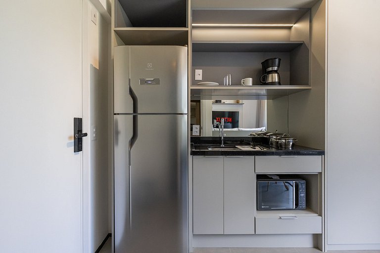 Studio com varanda na Alameda Itu