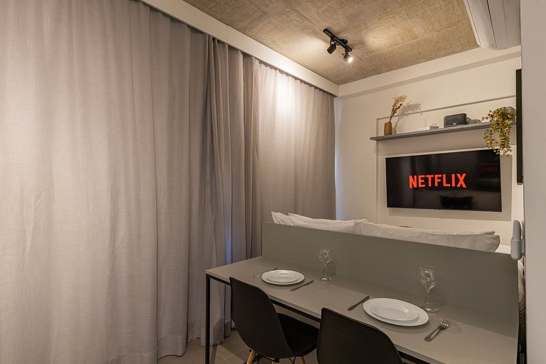 Studio com varanda na Alameda Itu