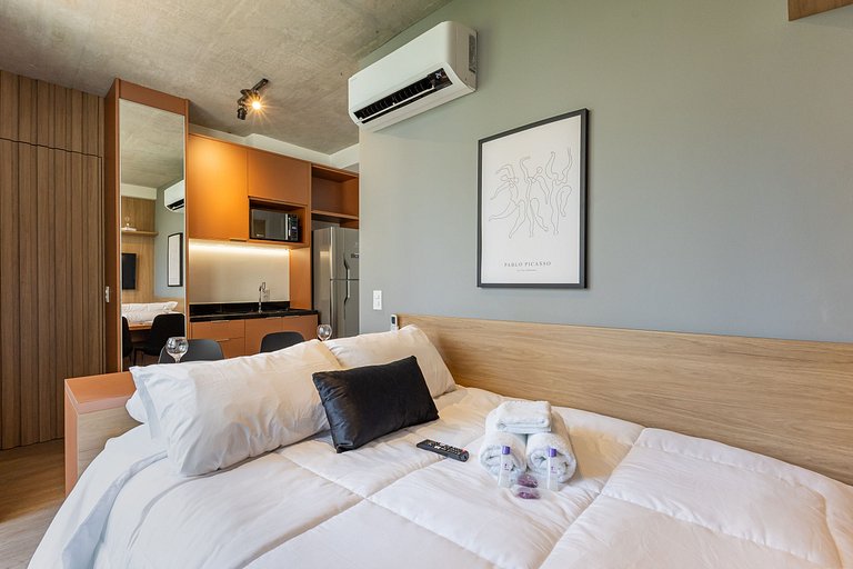 Studio com varanda na Alameda Itu